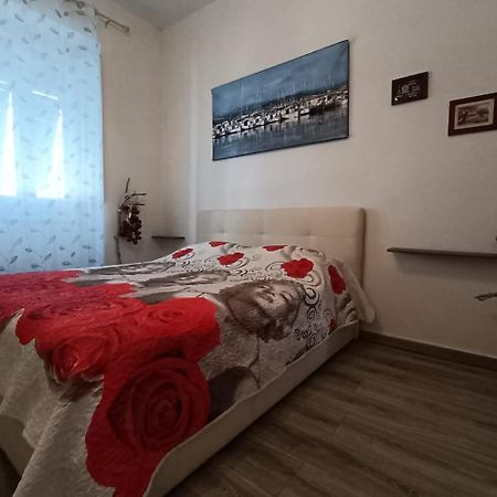 Piccione Marittimo Appartamento Vicinanze Mare 리보르노 외부 사진